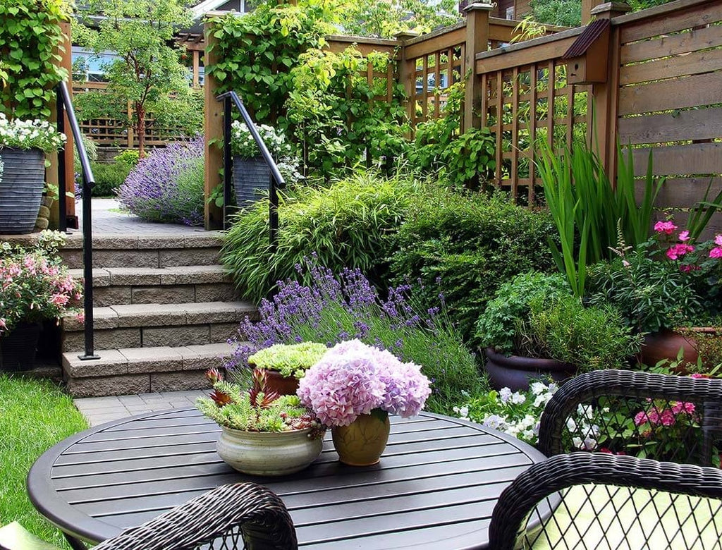 Tips & Tricks To Optimize A Small Outdoor Space